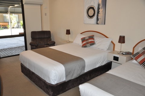 Longreach Motor Inn - Tourism Bookings 0