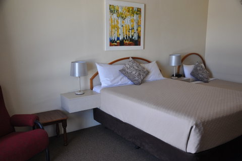 Longreach Motor Inn - Tourism Bookings 4