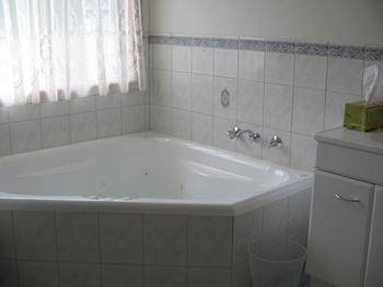 Macburn Self Contained Cottages, Dog Friendly - Events Australia 0