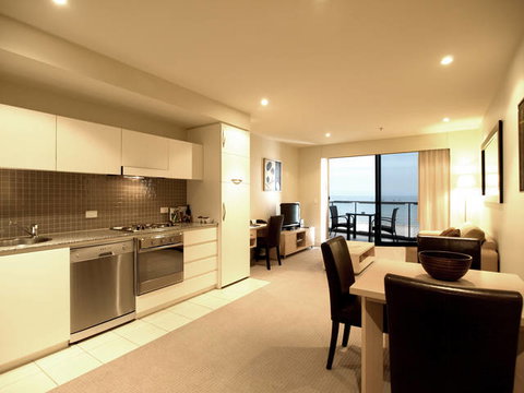 Oaks Plaza Pier - Events Australia 0