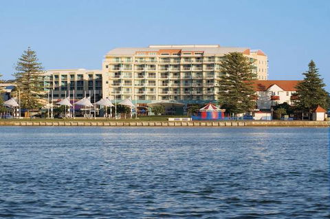 Oaks Waterfront Resort - Tourism Bookings 2