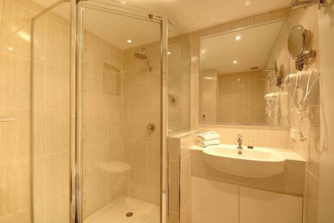 Pacific Surf Absolute Beachfront Apartments - Events Australia 4