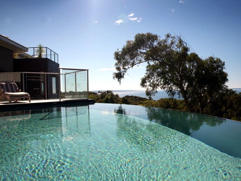 Rainbow Ocean Palms Resort - Events Australia 0