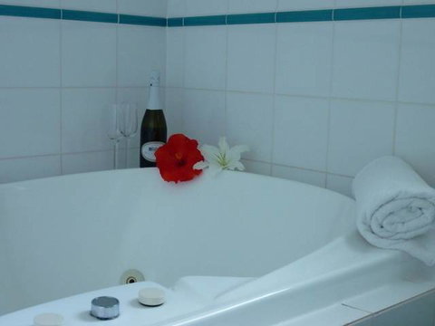 Sapphire Waters Motor Inn - Events Australia 4