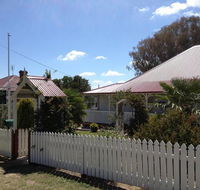 Tenterfield Luxury Historic c1895 Cottage - Tourism Bookings