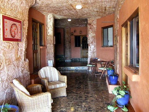 The Underground Motel - Tourism Bookings 1
