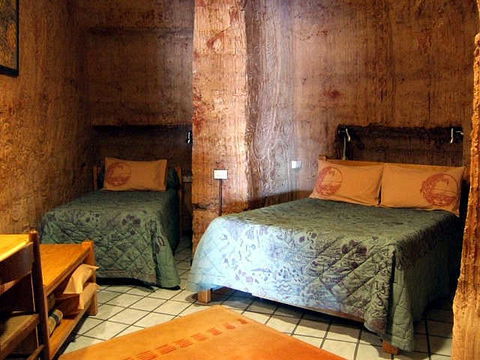 The Underground Motel - Tourism Bookings 3