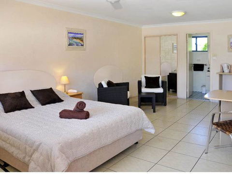 Yamba Twin Pines Motel - Events Australia 0