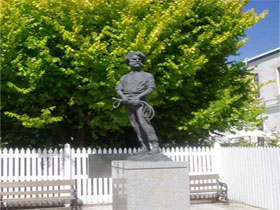 Alexander Cameron Statue - Events Australia 0