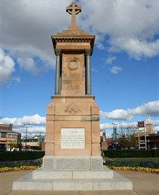 Warwick War Memorial And Gates - Events Australia 1