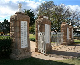 Warwick War Memorial And Gates - Events Australia 2