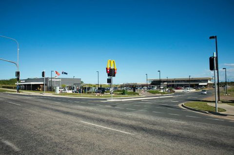 Bargara Central Shopping Village - Tourism Bookings 1