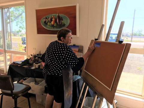 Lyn Barnes Gallery - Tourism Bookings 1