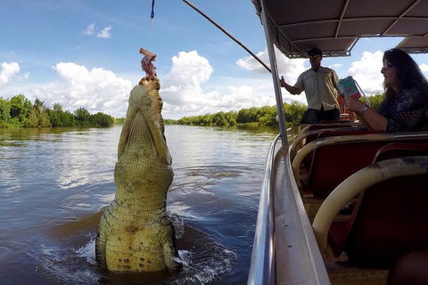 Pathfinder Jumping Crocodile Cruise Shuttle Bus - Events Australia 0