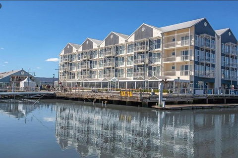 3.5 Hours Walking Guided Tour Of Launceston Highlights - Tourism Bookings 2