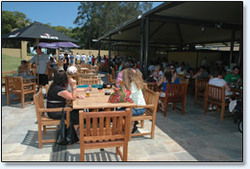 Bateau Bay Hotel - Events Australia 1