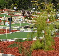 18 Hole Mini Golf - Club Husky - Events Australia