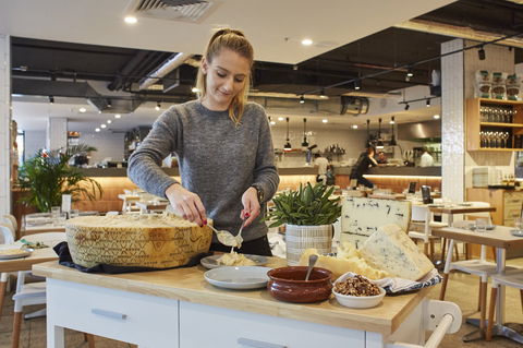 Flaming Cheese Wheel And Wine Experience: Brisbane - Events Australia 0
