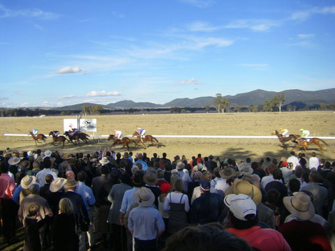 Wean Picnic Races - Events Australia 1