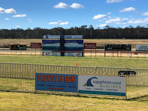 Tathra Cup Hawaiian Themed Fashions On The Field - Events Australia 0