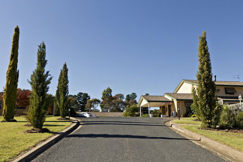 Hilltops Retreat Motor Inn - Tourism Bookings 1
