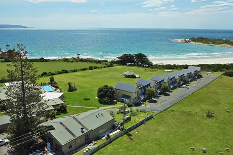 Diamond Island Resort & Bicheno Penguin Show - Events Australia 5