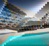 Honeysuckle Executive Apartments - Accommodation Europe