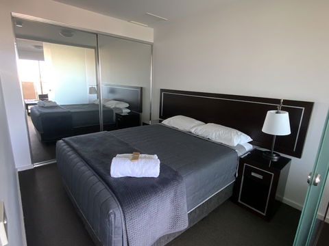 Honeysuckle Executive Apartments - Accommodation Europe 6