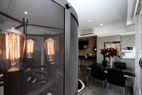Honeysuckle Executive Apartments - Accommodation Europe 5