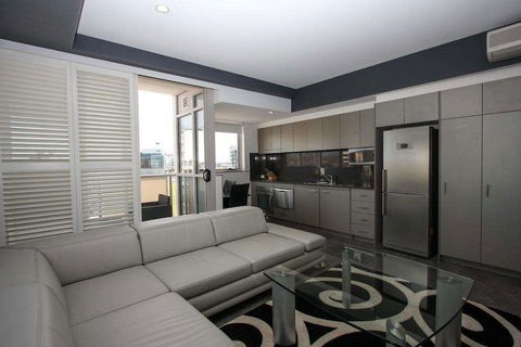 Honeysuckle Executive Apartments - Accommodation Europe 3