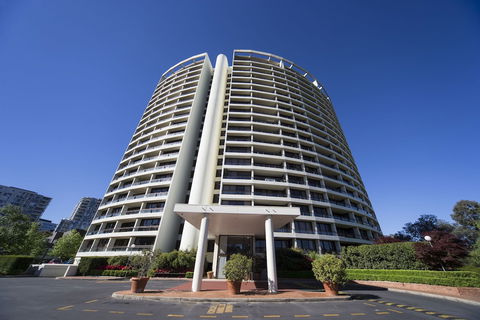 BreakFree Capital Tower - Tourism Bookings 3