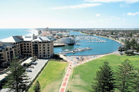 Oaks Glenelg Liberty Suites - Events Australia 4