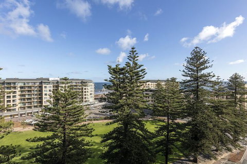 Oaks Glenelg Liberty Suites - Events Australia 6