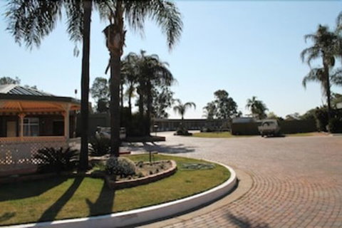 Nandewar Motor Inn - Accommodation Europe 6