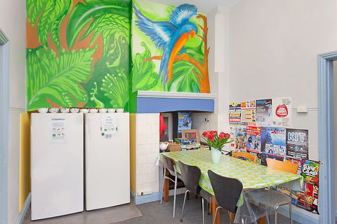 Blue Parrot Backpackers - Tourism Bookings 5