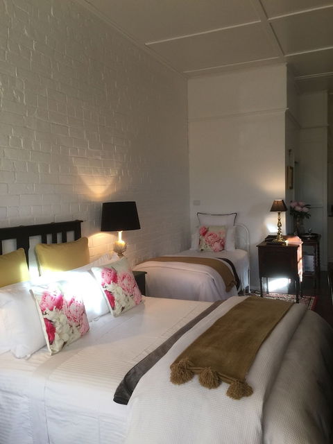 Chiltern Cottage & Indigo Suite - Accommodation Europe 5