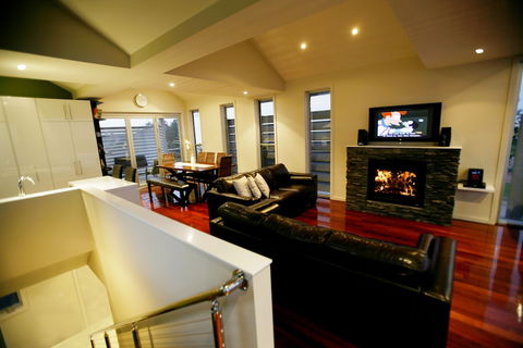 Aloha Beachfront - Events Australia 5