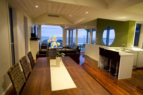 Aloha Beachfront - Events Australia 6