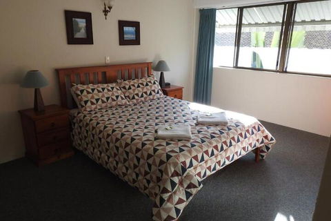 Placid Waters Holiday Apartments - Accommodation Europe 5