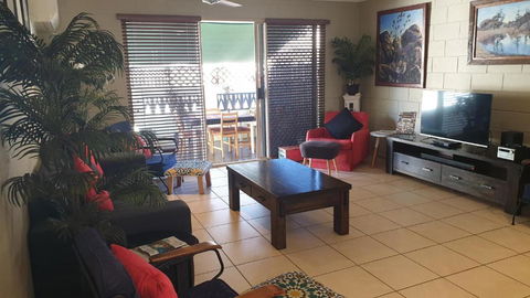 A City Retreat 2BR Apartment Reid Park Townsville - Events Australia 5