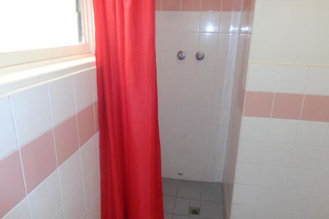 Adelaide Backpackers Travellers Inn - Tourism Bookings 3