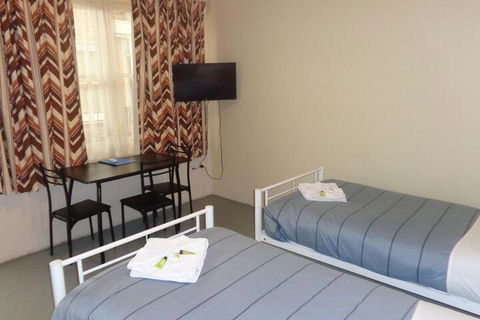 Adelaide Backpackers Travellers Inn - Tourism Bookings 5