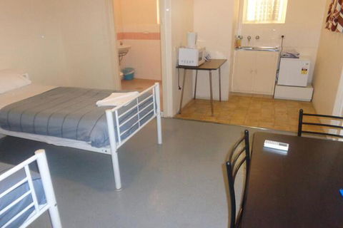 Adelaide Backpackers Travellers Inn - Tourism Bookings 6