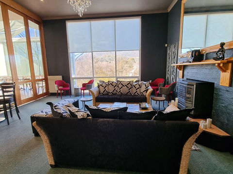 Tumbarumba Motel & Elms Restaurant - Tourism Bookings 1