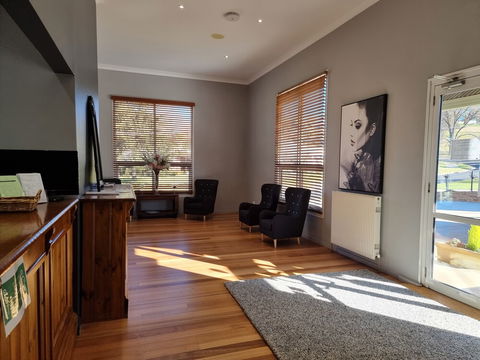 Tumbarumba Motel & Elms Restaurant - Tourism Bookings 6