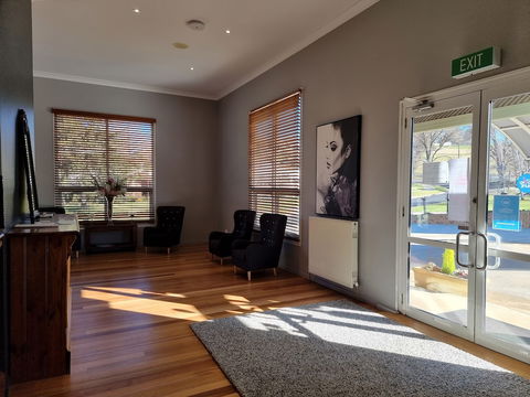 Tumbarumba Motel & Elms Restaurant - Tourism Bookings 3