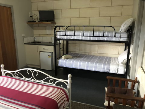 Port Campbell Guesthouse & Flash Packers - Events Australia 1
