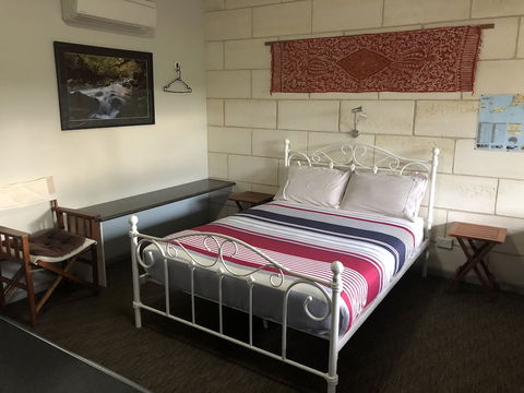 Port Campbell Guesthouse & Flash Packers - Events Australia 4
