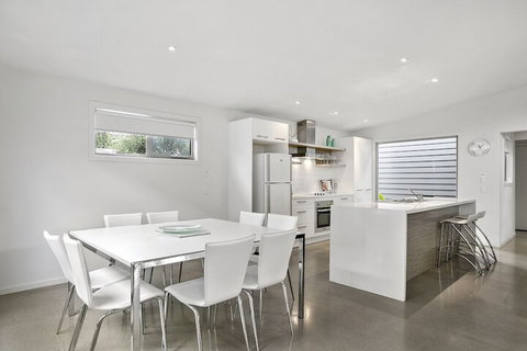 Living The Beach Dream - Rejuvenate Stays - Events Australia 5