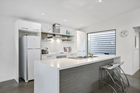 Living The Beach Dream - Rejuvenate Stays - Events Australia 4